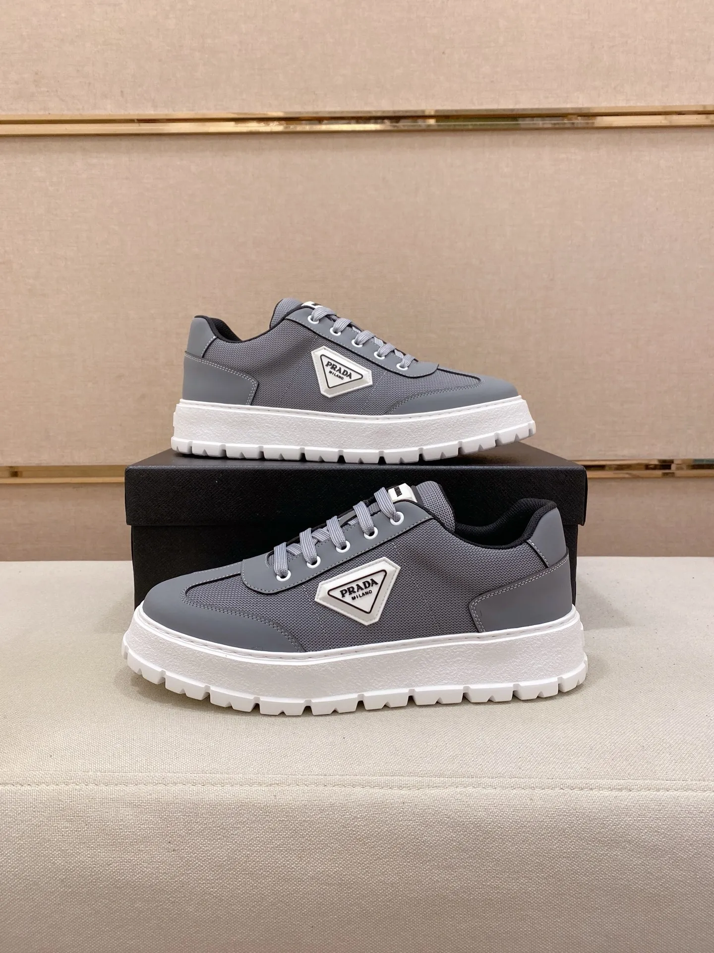 Men's men's shoes💰: 440💰[Prada～Prada] Trendy new styles are on the market. Same style as the official website. Counter quality. Original version. [Strong] [Strong] Imported selected first-layer cowhide. Comfortable and breathable sheepskin lining, fine workmanship, upper layer made of 100% pure cowhide, original last shape, comfortable on the feet, shoe sizes 38 to 44